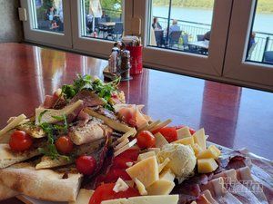 BALKAN EKSPRES RESTORAN ZA PROSLAVE