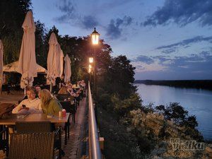 BALKAN EKSPRES RESTORAN ZA PROSLAVE
