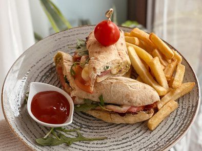 Komanda 2 Gastro Bar
