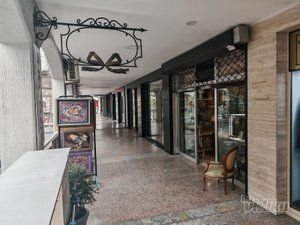MAŠNA Antikvarnica - Galerija