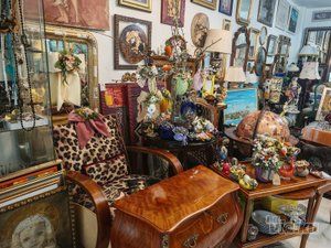 MAŠNA Antikvarnica - Galerija