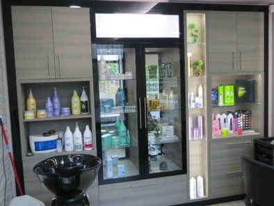 Frizerki salon Mystic Šabac nadogradnja kose, šišanje,farbanje i feniranje kose