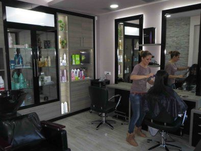 Frizerki salon Mystic Šabac nadogradnja kose, šišanje,farbanje i feniranje kose