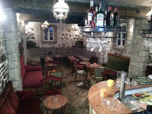 Vinski bar Antik i Jahta Amon za zurke i proslave