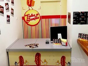 Fast food hot dog - Take a Senfie