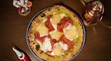 Pizza gourmet (tikvice, ventricina salama, dimljeni skamorca sir)