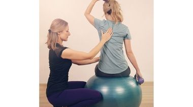 Korektivne vežbe za skoliozu i kifozu (5 dana vežbanja po sat vremena uz asistenciju fizioteraputa)