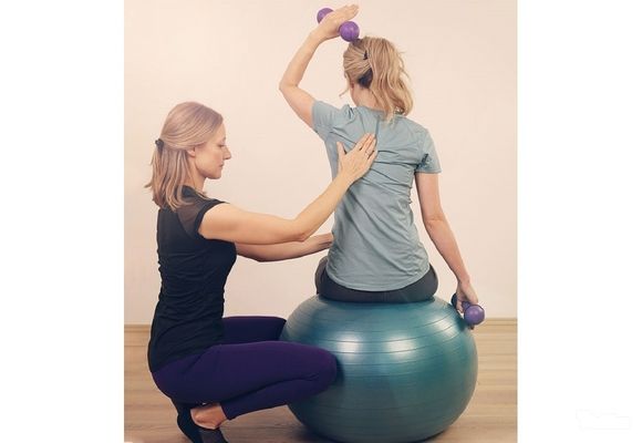Korektivne vežbe za skoliozu i kifozu (5 dana vežbanja po sat vremena uz asistenciju fizioteraputa)