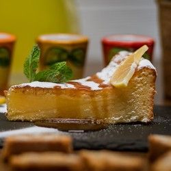 Torta Kapreze (bela čokolada, bademovo brašno, limuncelo...)
