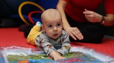 Online radionice za mame i bebe ili mlađu decu (0-3 god) stimulacija motoričkog, jezičkog i kognitivnog razvoja i integracija refleksa - mesec dana