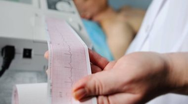 Pregled kardiologa sa EKG-om, dopler ruku i nogu sa očitanim izveštajem