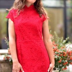 Crvena haljina od čipke, idealna za maturske večeri, svadbe i izlaske