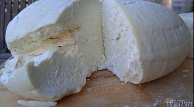 Kozji feta sir (punomasni, slani, suvi, kozji sir star oko 5 dana), sa dostavom (cena po kg za količinu preko 5kg)