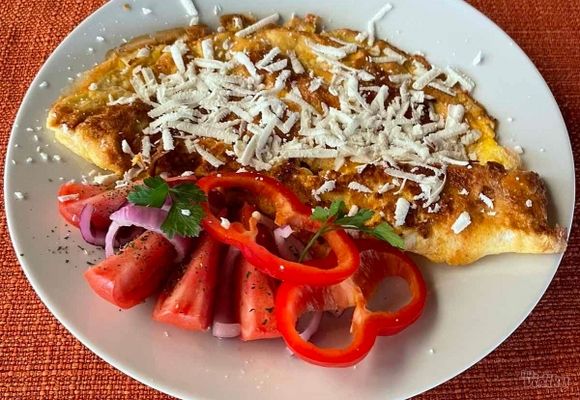 Doručak: omlet sa sirom + pomfrit 200 gr + somun