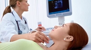 Pregled specijaliste interniste sa EKG-om i ultrazvukom štitaste žlezde