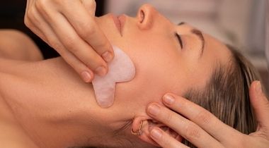Gua Sha masaža lica sa efektom podmlađivanja