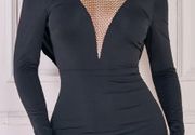 Uska kratka svečana haljina sa otvorenim leđima, u crnoj boji. Dostupne veličine: M, L