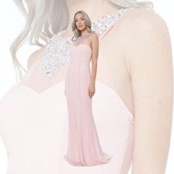 Duga svečana haljina koja prati liniju tela, roze boje sa predivnim detaljima. Dostupne veličine: M