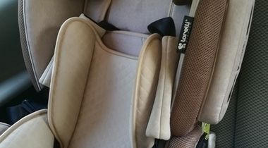 Dubinsko pranje dečjeg auto sedišta