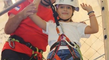 Proslava rođendana u trajanju od 2,5 sata (do 30 dece i 25 draslih) - Aktivna zabava, neograničena hrana i piće za decu, neograničeno piće za odrasle, Bubble soccer, Zorb-ball), animatori, sportske aktivnosti i poligoni