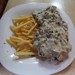 Lovačke šnicle 200gr sa pireom + kupus + hleb + 2 pića po izboru (kafa, sokovi, pivo)