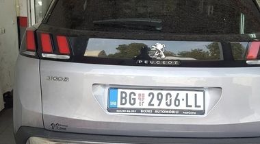 Ugradnja multimedije, rikverc kamere i parking senzora! SUPER CENA!