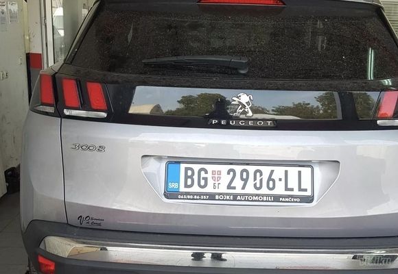 Ugradnja multimedije, rikverc kamere i parking senzora! SUPER CENA!