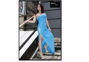 Plava elegantna haljina ukrašena srebrnim aplikacijama