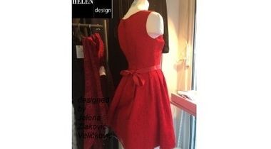 Crvena haljina od čipke, postavljena pamučnim materijalom i ukrašena crvenom satenskom trakom!