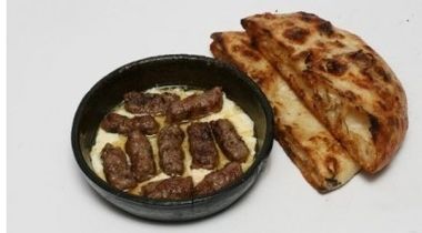 Ćevapi na kajmaku 400 gr (restoranska proizvodnja od organskog mesa!) (od utorka do četvrtka)