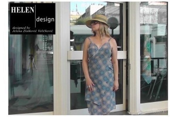 Moderna i praktična haljina-pareo za plažu koja se lako obavije oko tela
