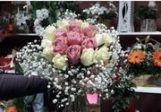 Buket ruža - Bele Atene + roze ruže u dekoraciji sa gipsofilom