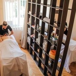 Terapeutska Masaža 1 - Salon za masažu Your Majesty & Day Spa