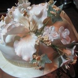 Torta sa cvetićima i ljiljanom