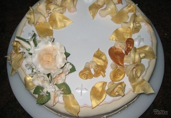 Ukrasna torta sa cvetićima od šećera
