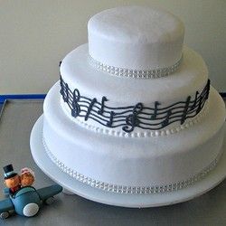 Svečana torta sa cirkonima i notama
