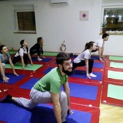 Vežbanje Joge u centru grada - Budimska