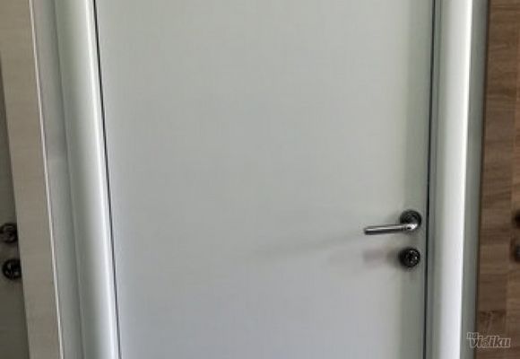 Sobna vrata sa zaobljenim štokovima