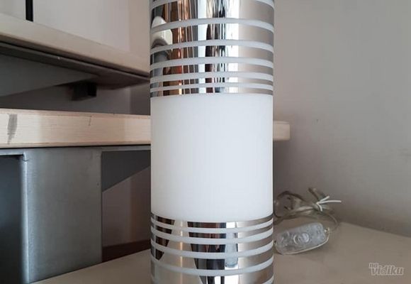 Moderna stona lampa