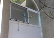 Zatvaranje zida pvc profilom i sa lucnim pvc prozorima i komarnikom