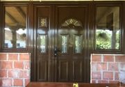 Aluminijumska luksuzna vrata sa ukrasnim panelima i fiksnim staklom
