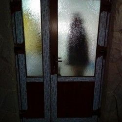 Jeftina ulazna aluminijumska vrata sa peskiranim staklom
