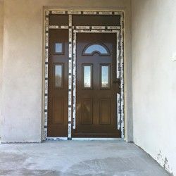 Ulazna spoljna vrata sa staklom u braon boji