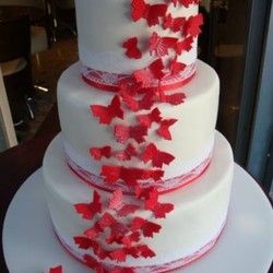 Svadbena torta crveni leptirići
