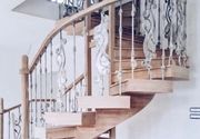Spiralne drvene stepenice