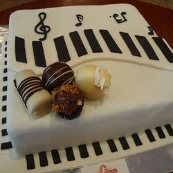 Svečana torta Klavir sa kolačićima