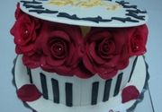 Svečana torta Klavir sa ružama