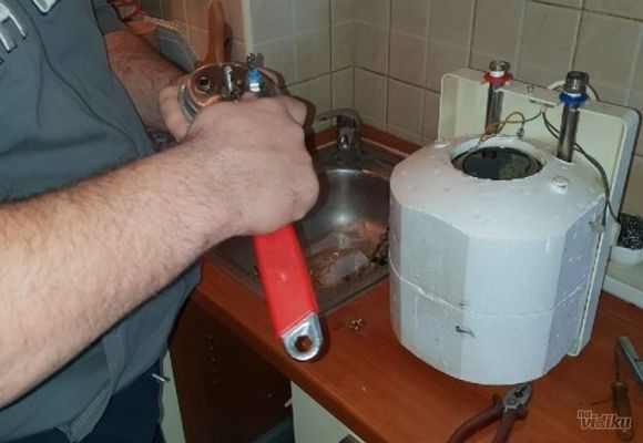 Demontaza i popravka niskomontaznog kuhinjskog bojlera