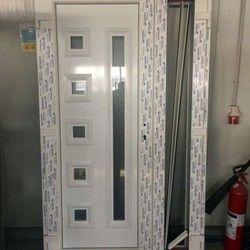 Ulazna dvokrilna PVC vrata u beloj boji