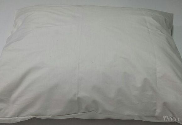 Šivenje navlake za perjani jastuk.